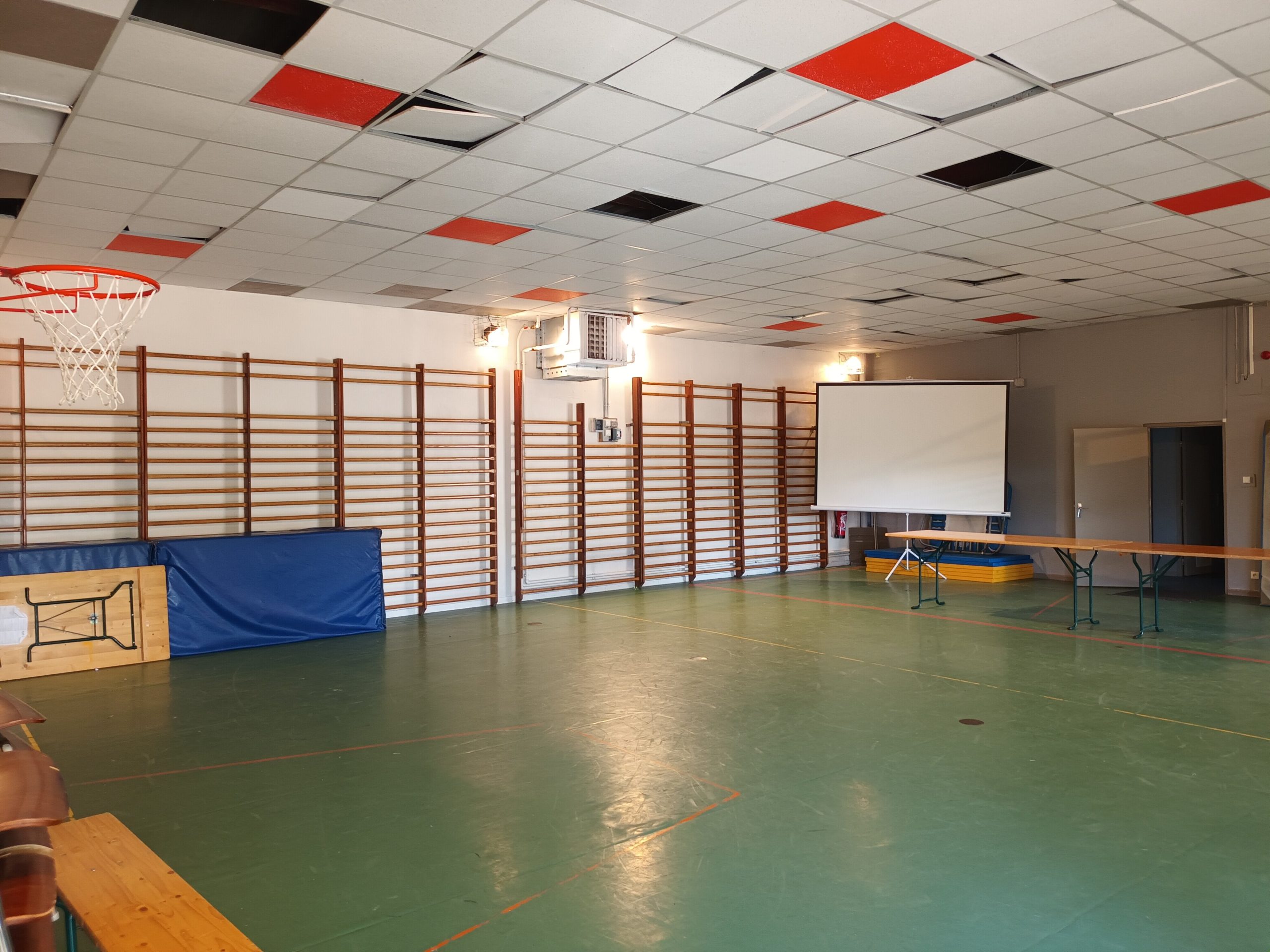 Gymnase sportif du DITEP l'Escale, montrant des équipements sportif